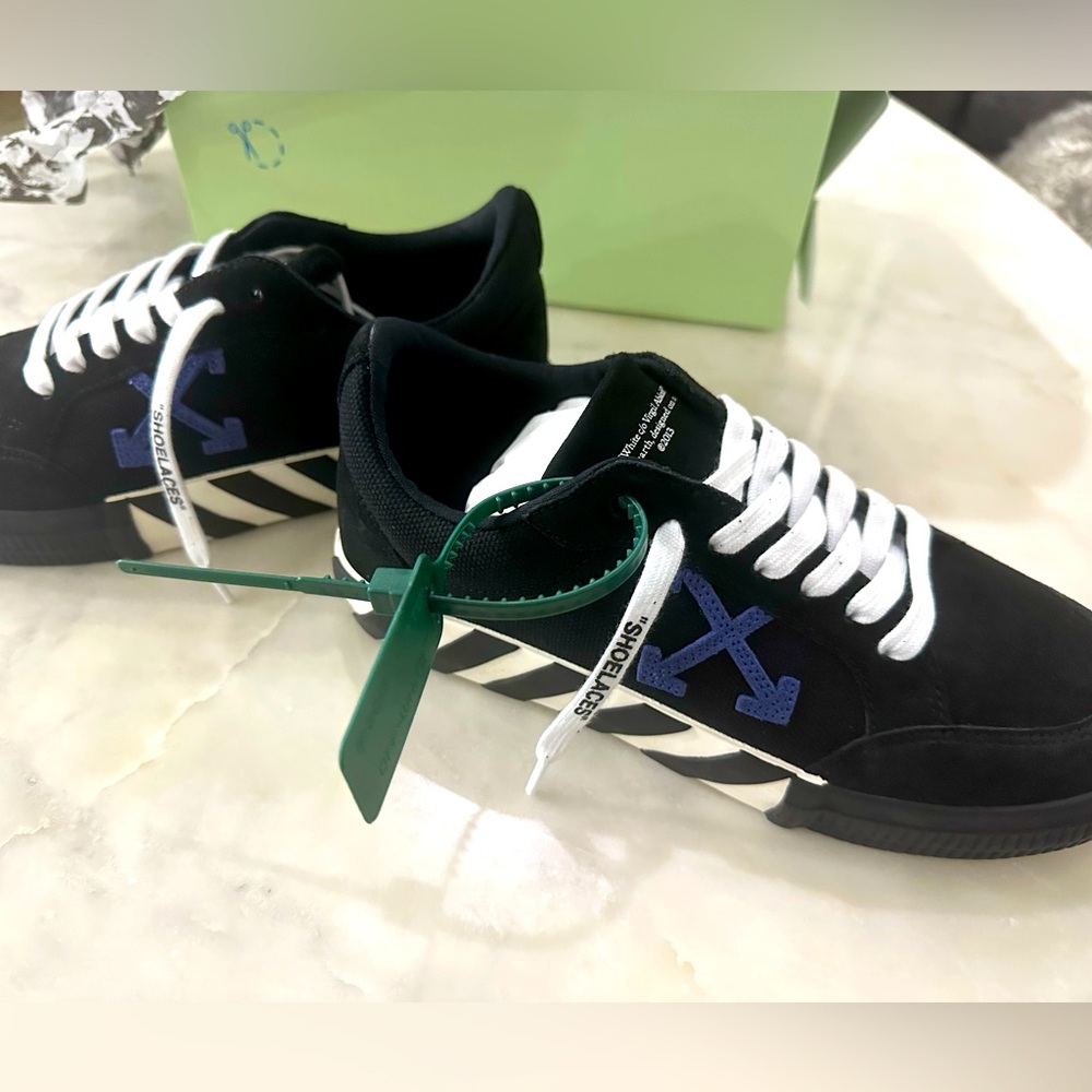 Brand new Off-White Low Vulcanized Sneaker Men’s